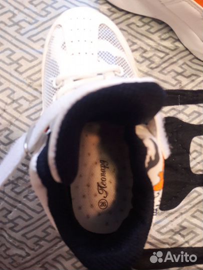 Кроссовки детские р 26