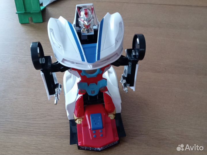 Полицейская машина трансформер