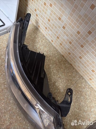 Фара правая Kia Rio 3