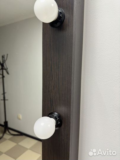 Зеркало с лампами