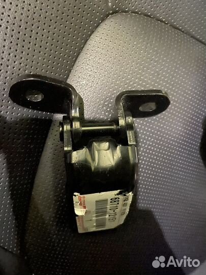 Камри 70 петля двери правая верхняя