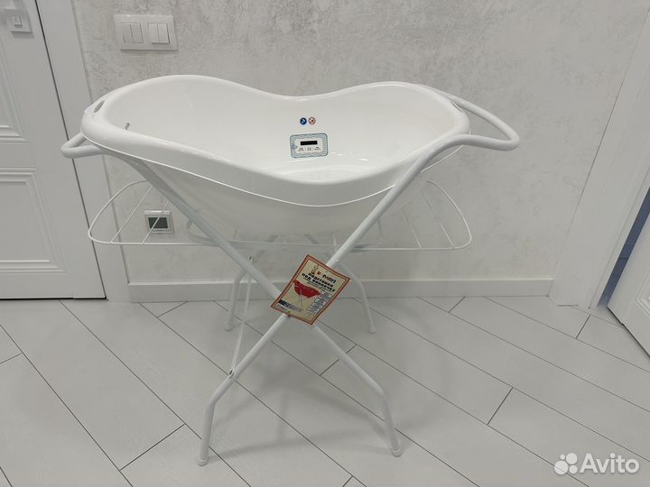 Детская ванночка и подставка под ванночку