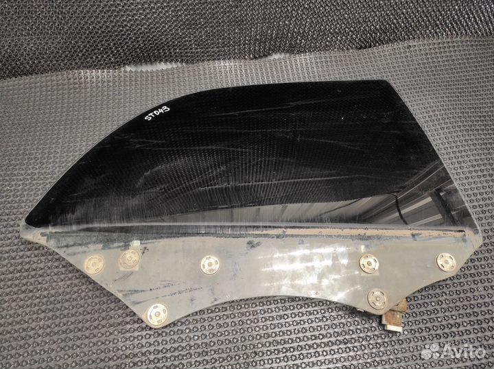 Стекло двери заднее правое Toyota Carina ED ST200