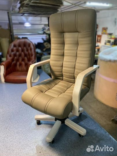 Офисное кресло