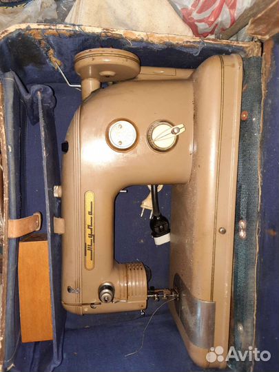 Швейная машинка 