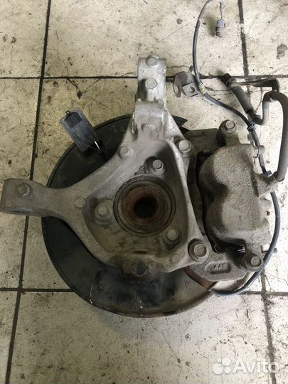 Шевроле каптива. Ступица. Поворотный кулак. Левый