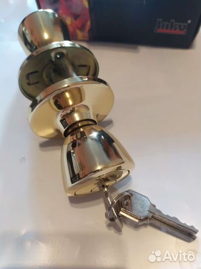 Дверная ручка новая с замком