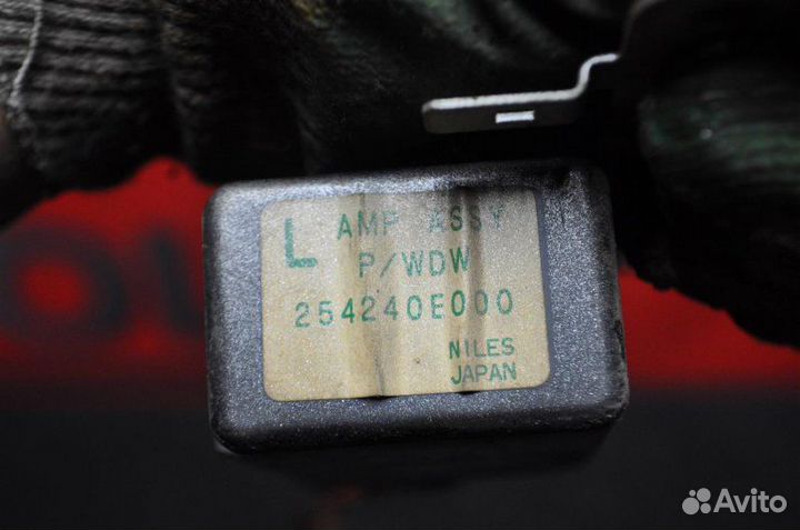 Блок управления стеклоподъемниками Nissan Bluebird