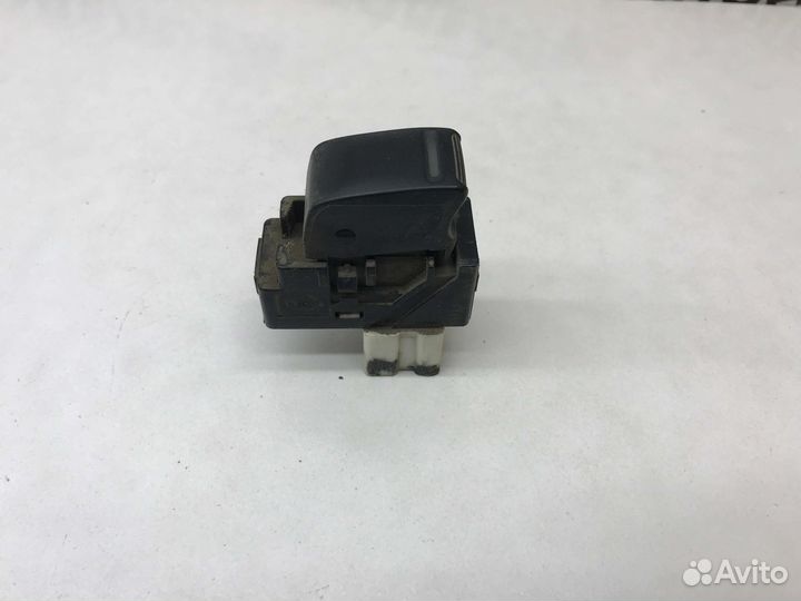 Кнопка стеклоподъемника з/л Nissan Maxima A33 2000