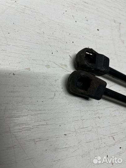 Упор амортизатор капота Chery Tiggo T11 FL