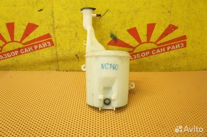 Бачок омывателя Toyota Ist