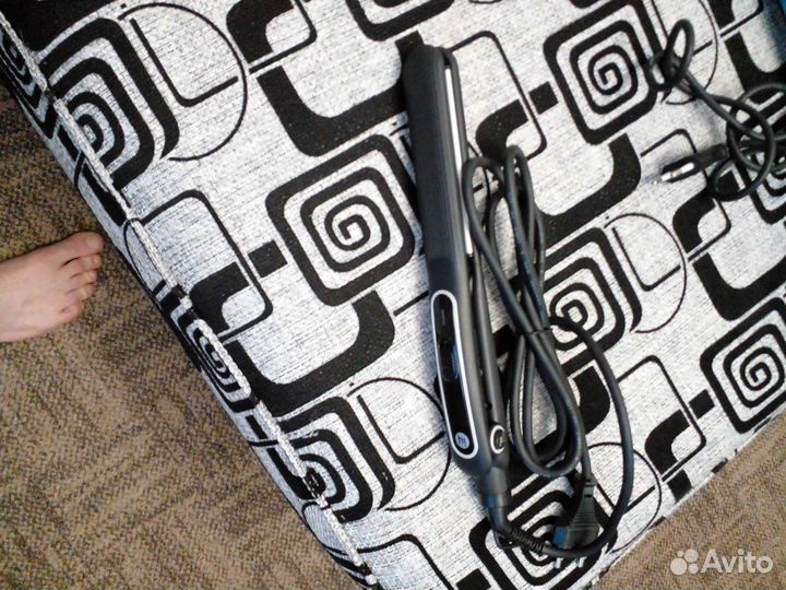 Выпрямитель для волос новый