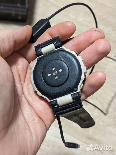 Защищенные смарт часы Amazfit t-rex