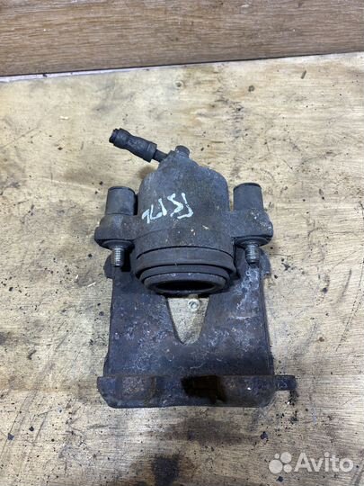 Суппорт передний левый Volkswagen Golf 5 S110