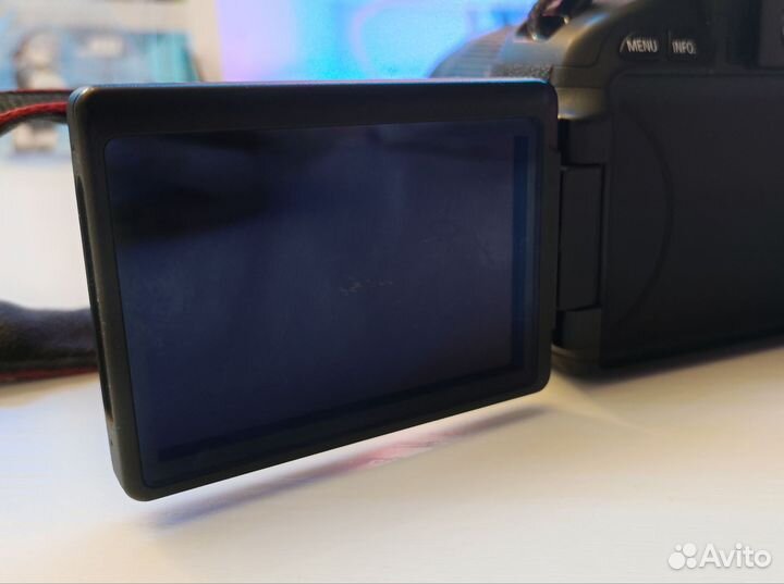 Зеркальный фотоаппарат canon 600d