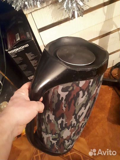 Jbl boombox оригинал внешне есть недочеты,см фото