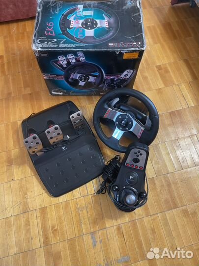 Logitech G27 в отличном состоянии игровой руль