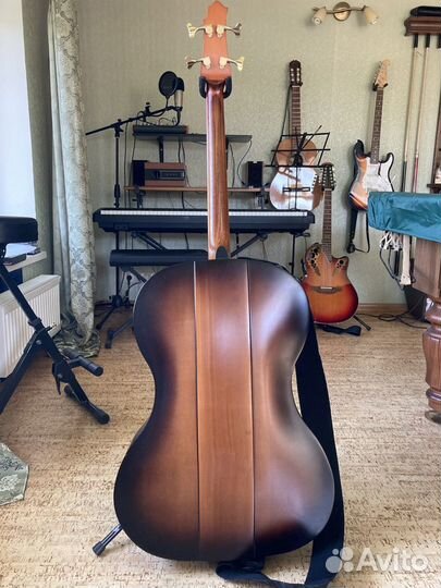 Бас-гитара электроакустическая мастеровая