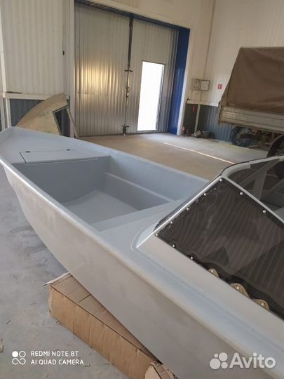 Стеклопластиковая моторная лодка 