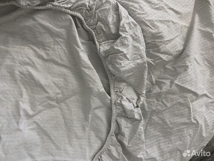 Детская кроватка с маятником и ящиком