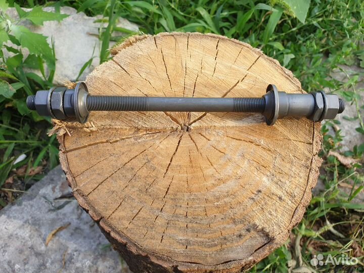 Ось задняя велосипед 190мм на гайках