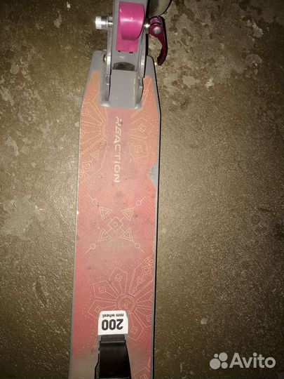 Самокат reaction 200