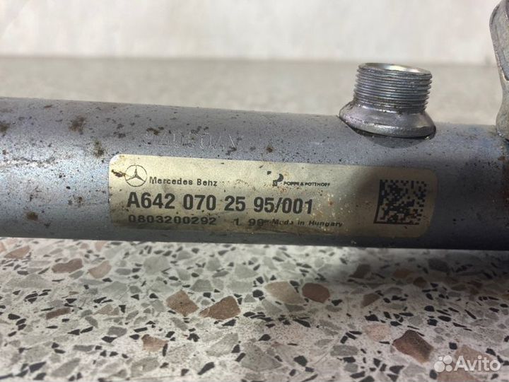 Топливная рампа правая Mercedes Sprinter W906