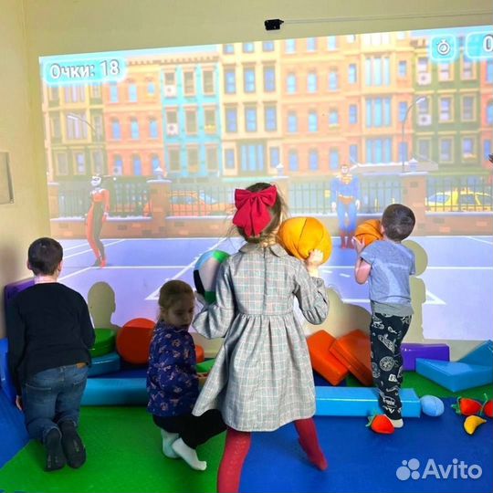 Интерактивный аттракцион стена Кидалки