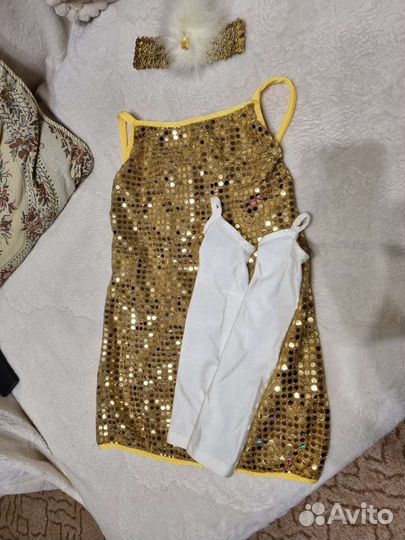 Костюм для выступлений + чешки белые в подарок