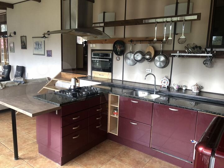 Дом 200 м² на участке 12 сот.