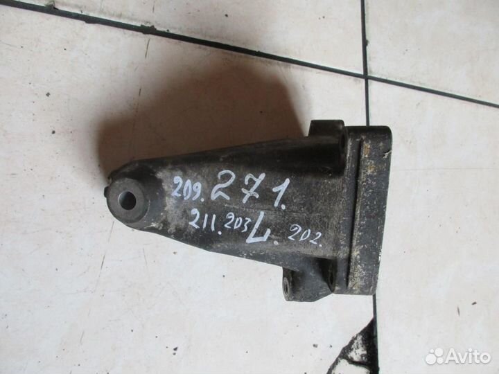 Лапа левая w203 C-class 271.940