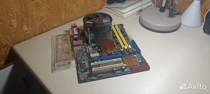 Комплект 775 Intel Pentium E5200, 2,5 ггц + кулер