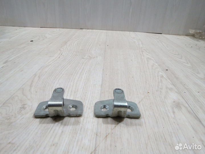 Петля двери Opel Astra H