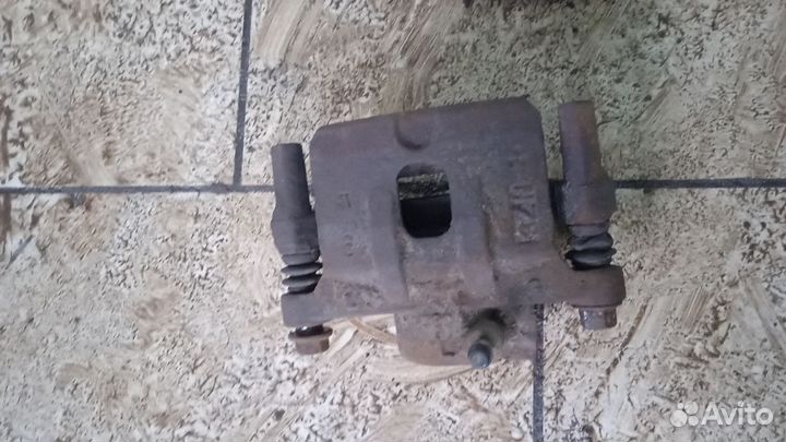 Суппорт задний левый mitsubishi lancer 9