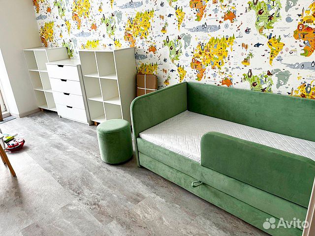 Детская кровать с мягкой спинкой