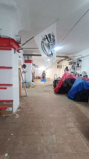 Машиноместо, > 30 м²