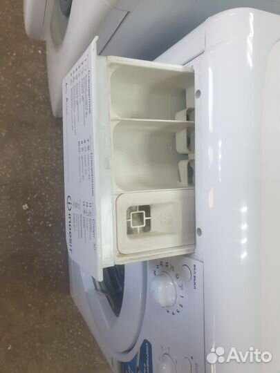 Стиральная машина Indesit 4кг/узкая