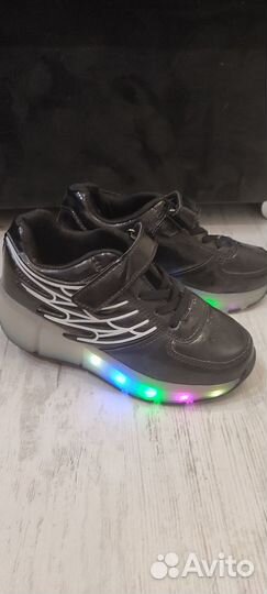 Кроссовки хилис