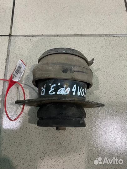 Подушка двигателя VW Golf 3