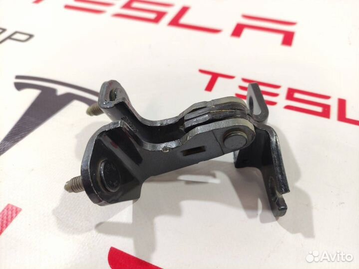 Петля двери верхняя задняя Tesla Model 3 2019
