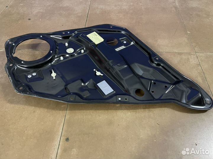 Задний стеклоподъемник правый mercedes w164