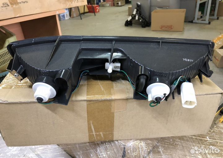 Фонарь заднего бампера RH Mitsubishi Pajero lll