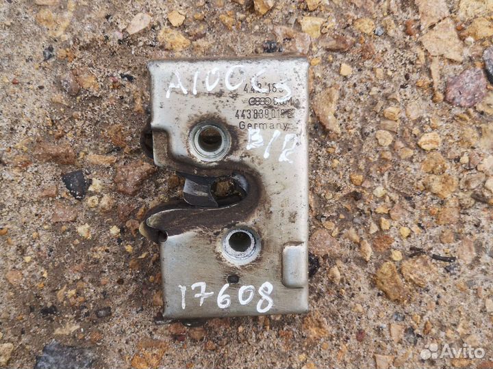 Замок задний правый Audi 100C3