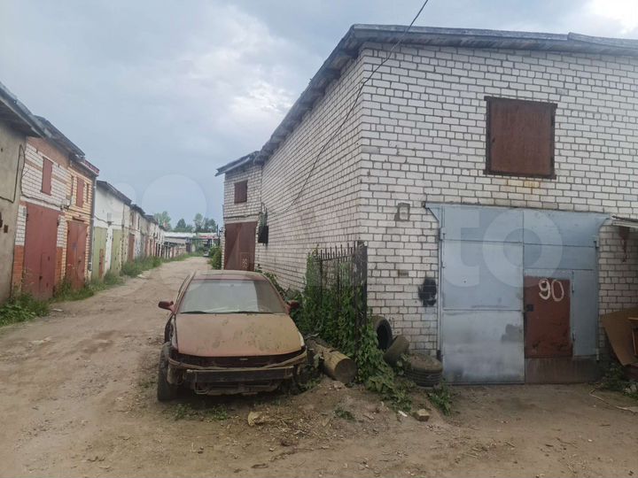 Гараж, > 30 м²