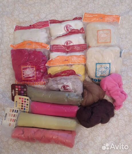 Шерсть, иглы, щётка, инструменты для валяния