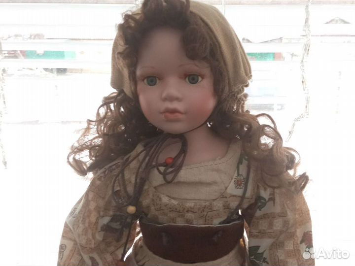 Фарфоровая кукла 50-52см