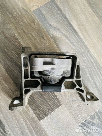 Правая опора двигателя Mazda 3 bk 1,6