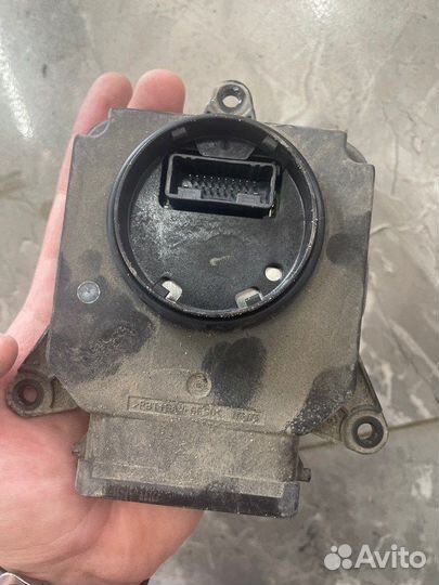 Блок управления фарой передний правый Toyota Camry