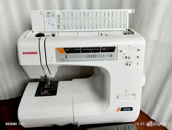 Швейная машина Janome 7524E