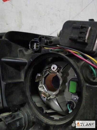 Фара передняя левая toyota vitz